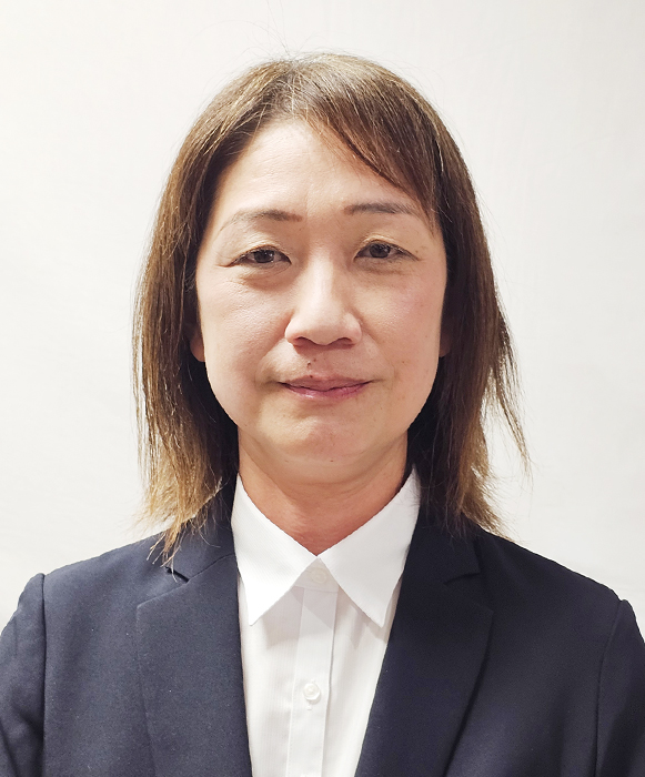 教員 小松友美写真